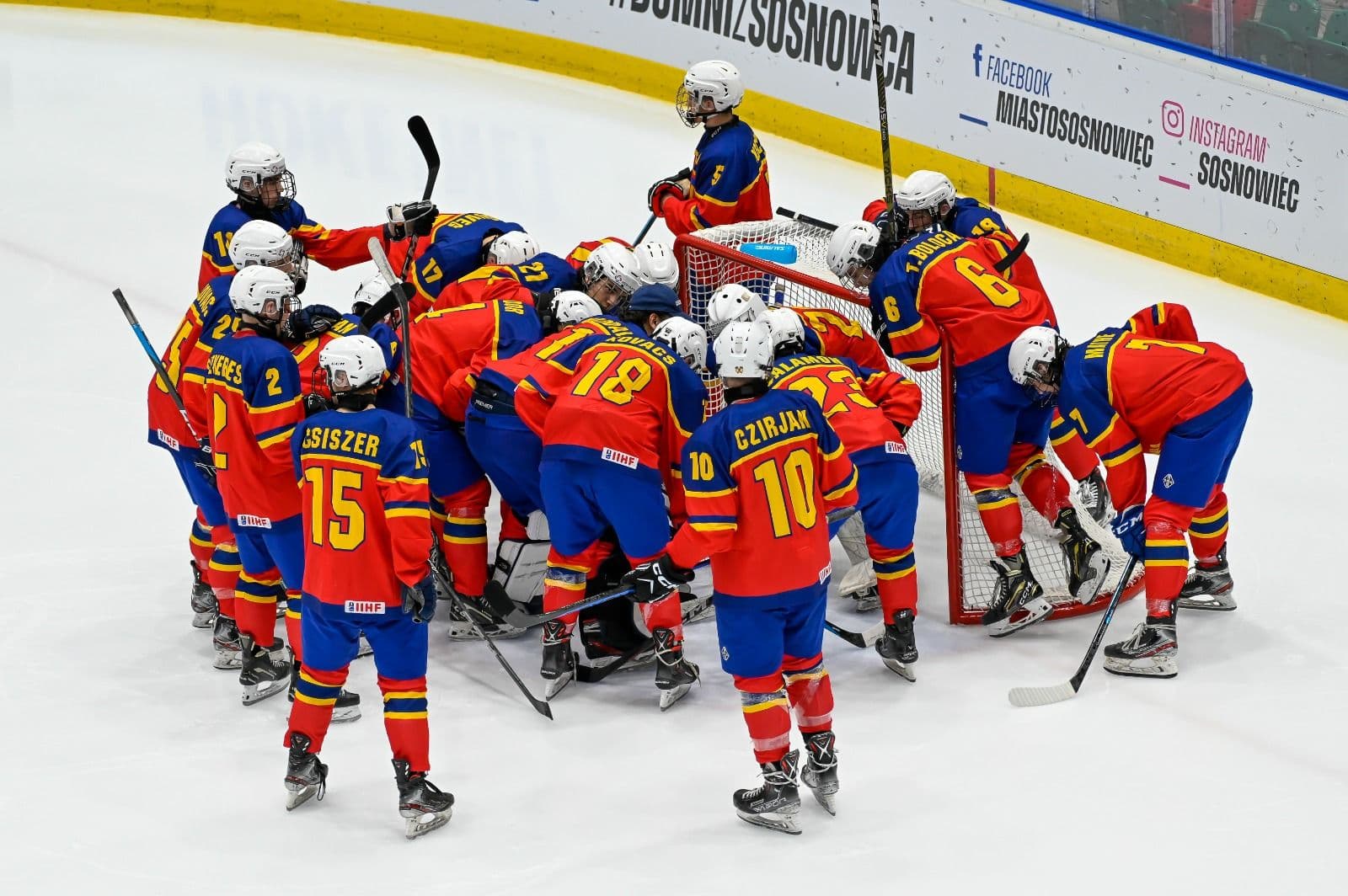 O singură echipă, de la mic la mare!